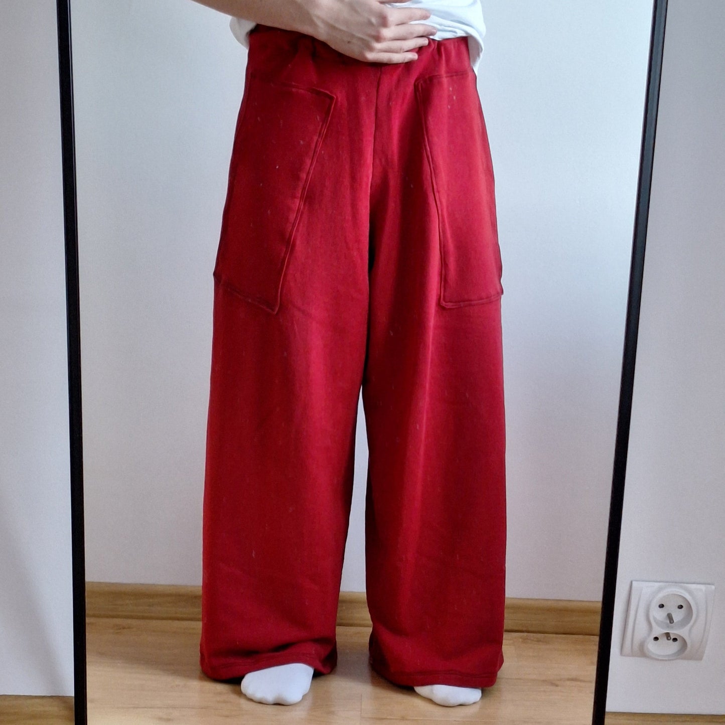 Baggy w Czerwonym Winie