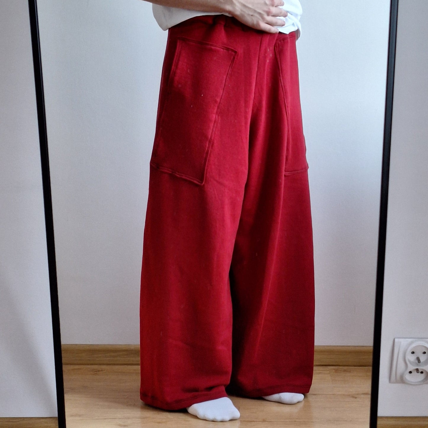 Baggy w Czerwonym Winie