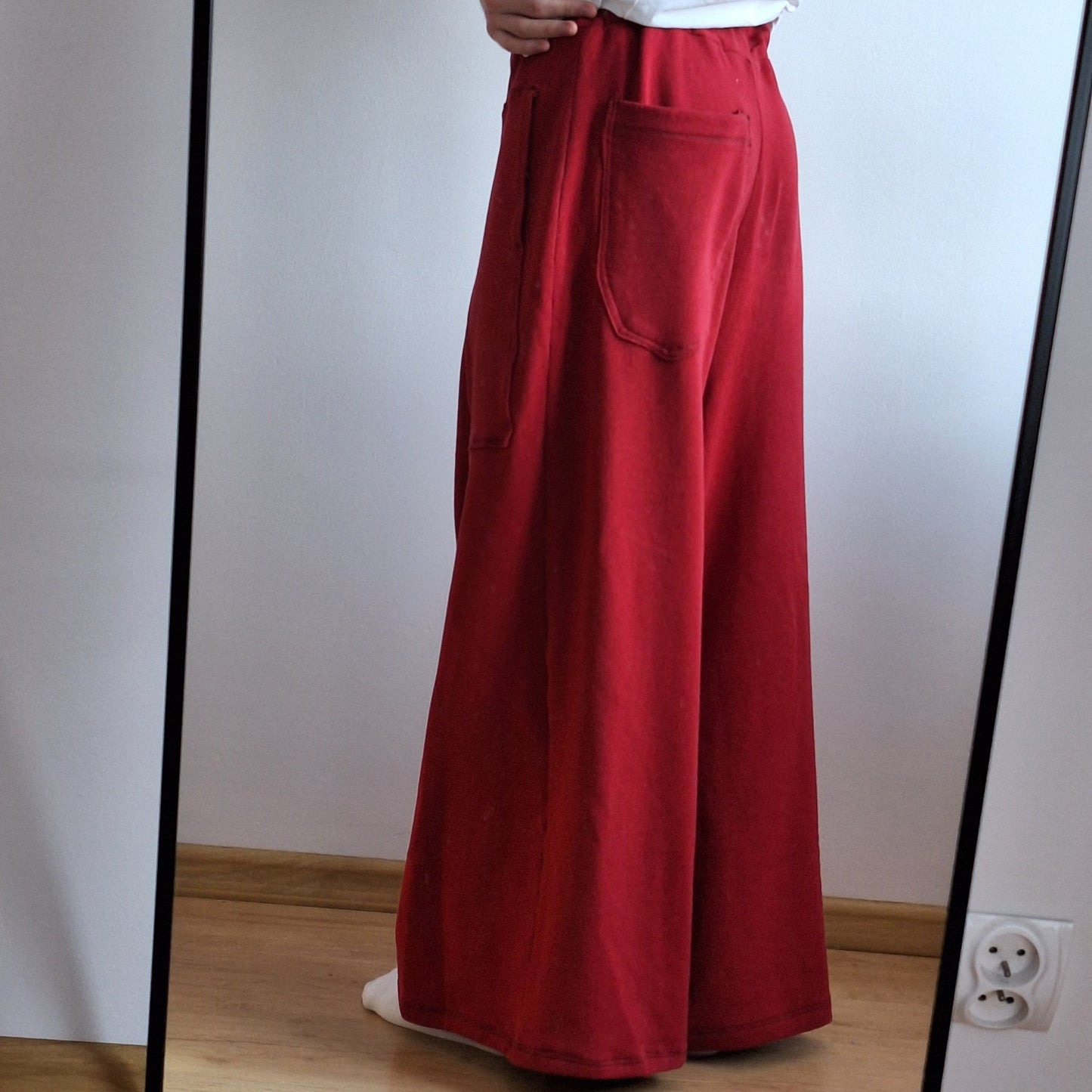 Baggy w Czerwonym Winie