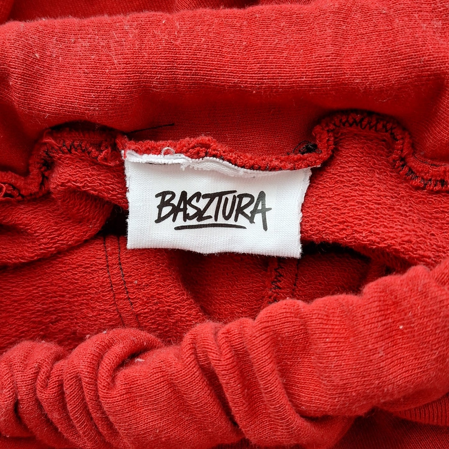 Baggy w Czerwonym Winie